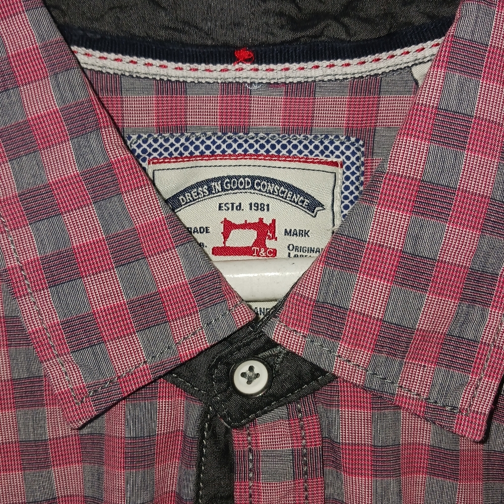 Thread and cloth men's long sleeve XL dress shirt. 100% cotton.